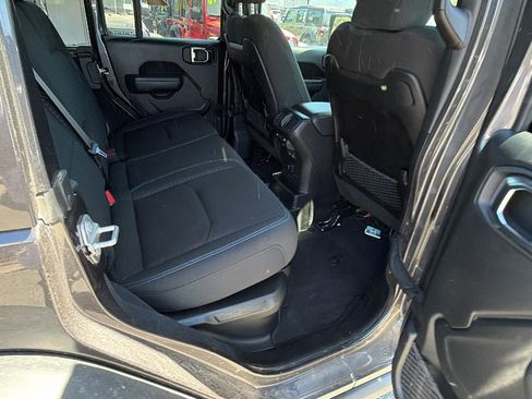 Used 2025 Jeep Wrangler Unlimited Rubicon 4xe w/ Convenience Group AWD/4WD image 21