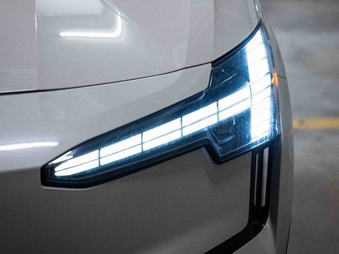 New 2026 Volvo EX30 Plus w/ Protection Package Premier image 3