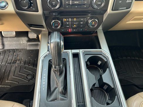 Used 2017 Ford F150 Lariat image 18
