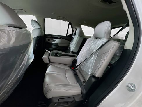 Used 2025 Honda Pilot EX-L image 12