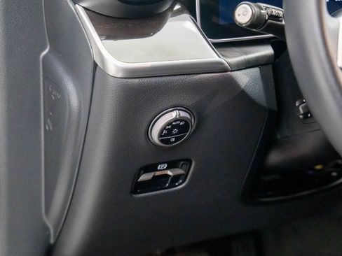 Certified 2025 Mercedes-Benz GLC 300 4MATIC image 18