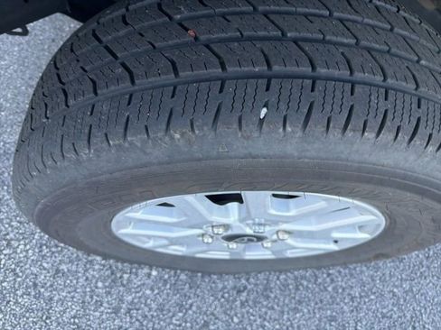 Used 2025 Toyota Tacoma SR AWD/4WD image 17