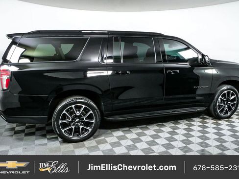 Used 2024 Chevrolet Suburban RST w/ Luxury Package RWD image 2