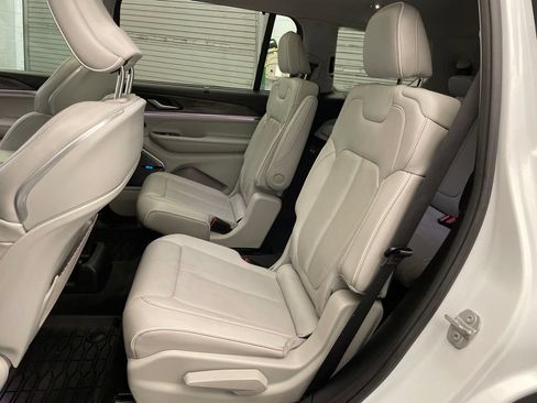 Used 2021 Jeep Grand Cherokee L Overland w/ Luxury Tech Group IV RWD image 30