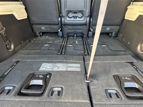 Used 2024 Kia Carnival LX image 17