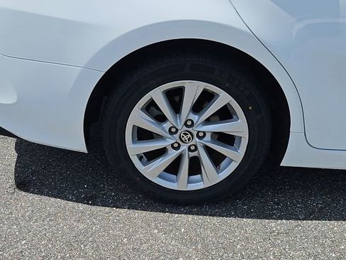 Used 2022 Toyota Camry LE image 5