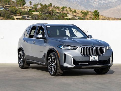 Certified 2024 BMW X5 sDrive40i w/ Premium Package RWD image 2