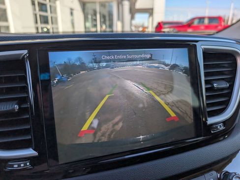 Used 2024 Chrysler Pacifica Touring-L FWD image 29