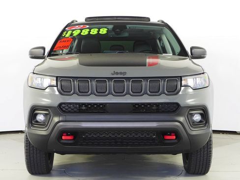 Used 2022 Jeep Compass Trailhawk w/ Sun and Sound Group AWD/4WD image 3