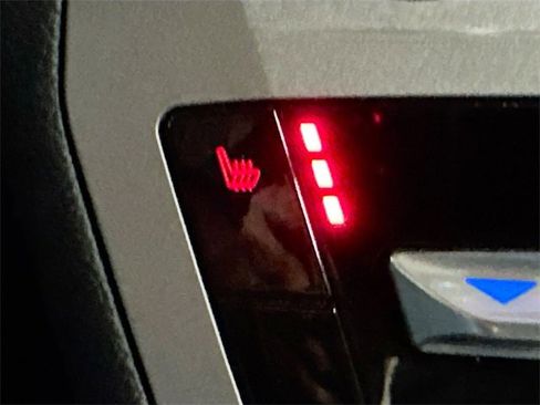 Used 2022 Ford Explorer XLT image 20