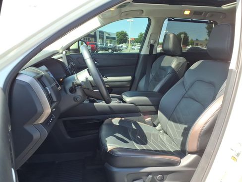 Used 2022 Nissan Pathfinder Platinum w/ Cargo Package AWD/4WD image 18