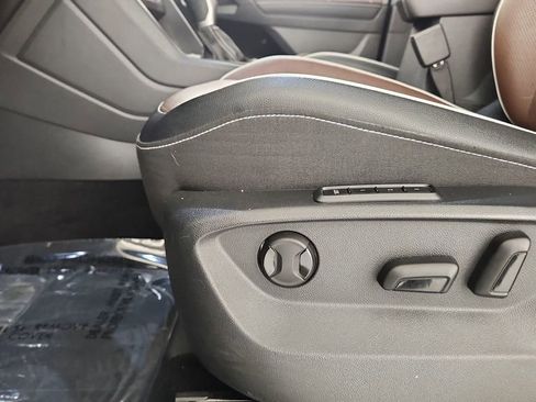 Used 2022 Volkswagen Tiguan SEL R-Line image 24