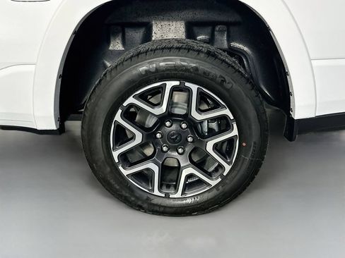 New 2027 RAM 1500 Laramie w/ Sport Appearance Package AWD/4WD image 17