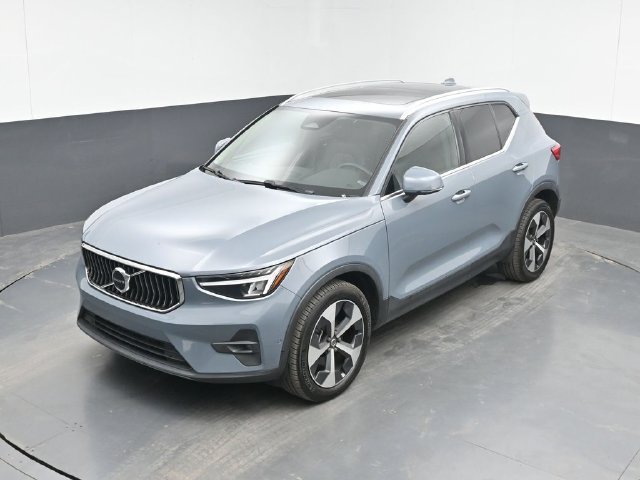 Used 2023 Volvo XC40 B4 Ultimate FWD image 31