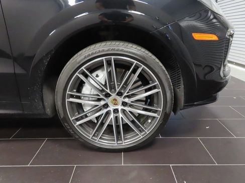 Used 2022 Porsche Cayenne image 20