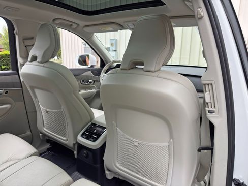 Used 2025 Volvo XC90 T8 Plus AWD/4WD image 38