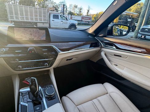 Used 2019 BMW 540i xDrive w/ Convenience Package image 18