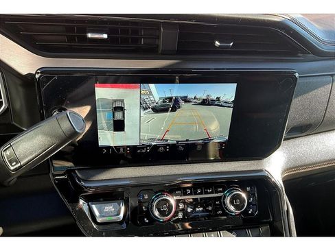 Used 2024 GMC Sierra 2500 AT4 image 24