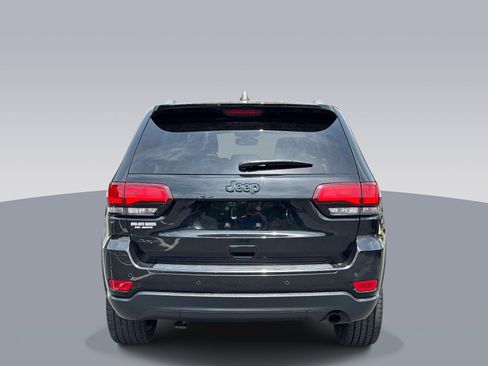 Used 2018 Jeep Grand Cherokee Laredo AWD/4WD image 4