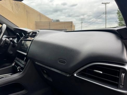 Used 2019 Jaguar F-PACE Premium AWD/4WD image 29