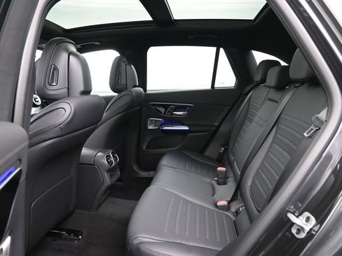 Used 2025 Mercedes-Benz GLC 300 4MATIC image 30