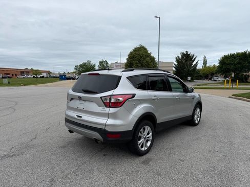 Used 2018 Ford Escape SE FWD image 4