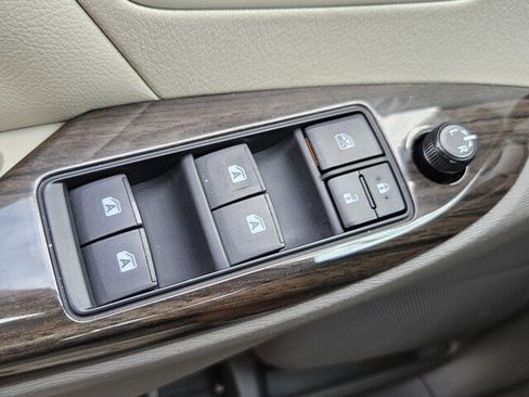 Used 2015 Toyota Sienna XLE image 35