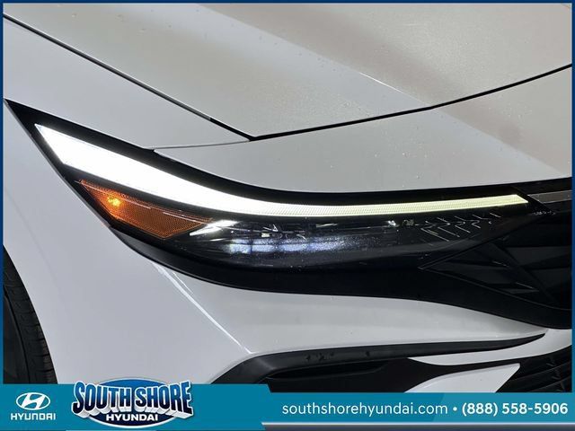 Certified 2024 Hyundai Elantra SE FWD image 11