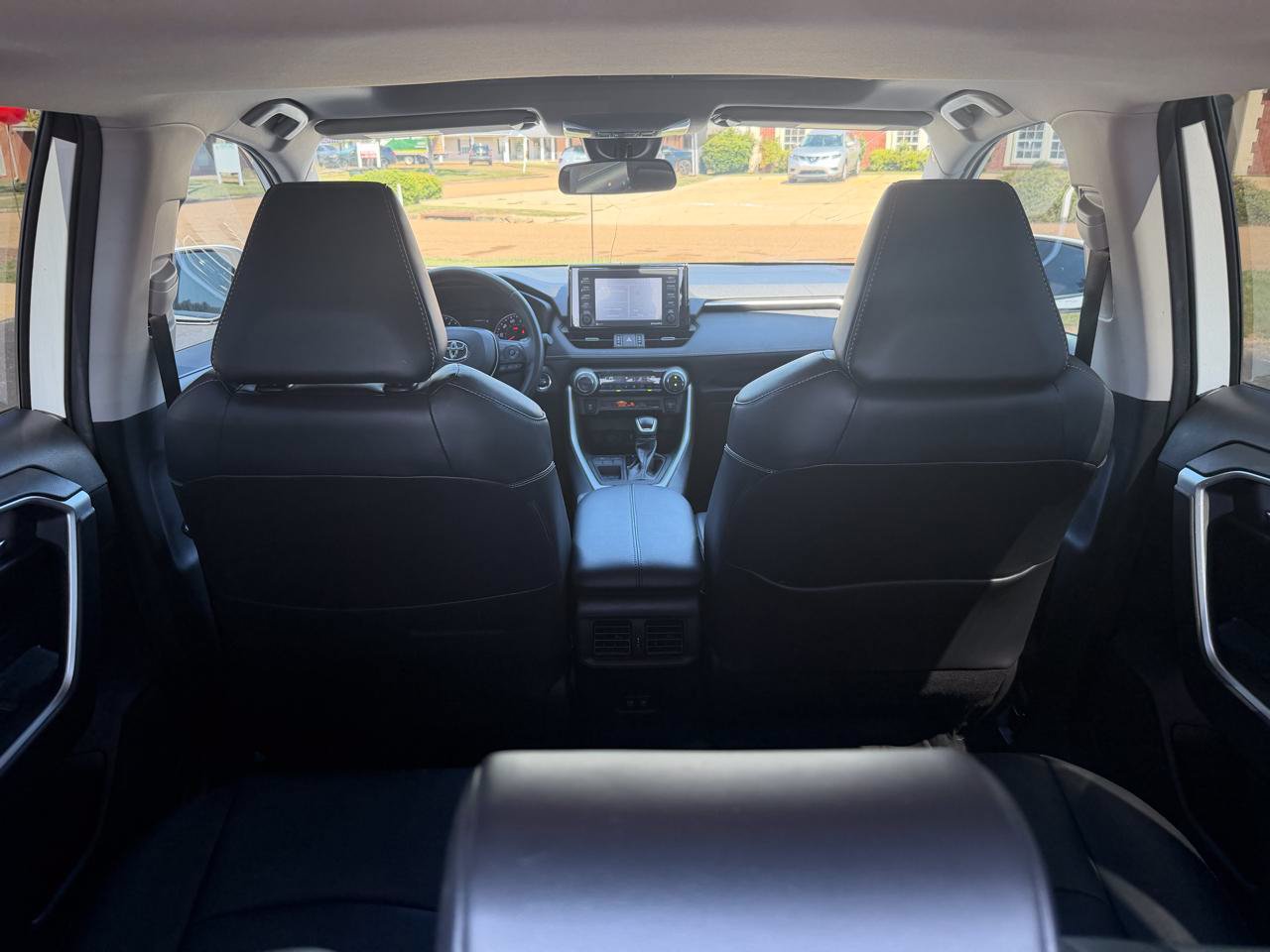 Used 2020 Toyota RAV4 XLE Premium FWD image 8