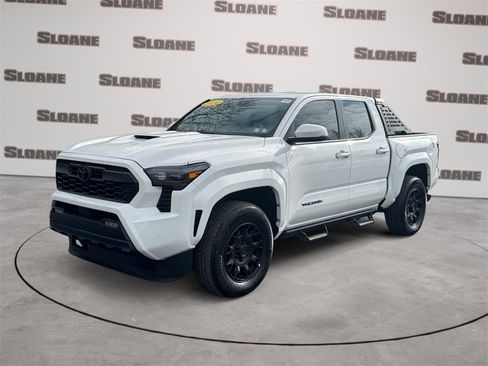 Used 2024 Toyota Tacoma TRD Sport w/ TRD Sport Upgrade Package image 1