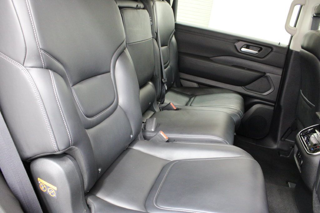 Used 2025 Nissan Armada SV RWD image 18