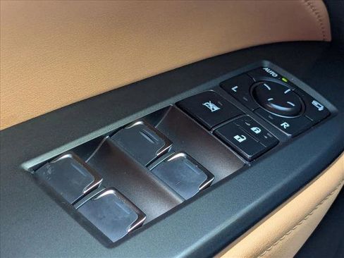 Used 2025 Lexus NX 250 FWD w/ Towing Package (2000 Lbs) image 15