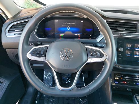 Used 2022 Volkswagen Tiguan SE image 18