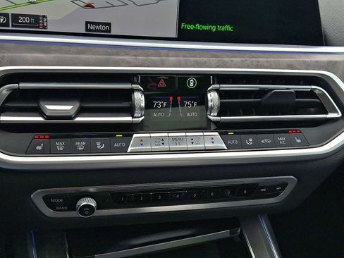 Used 2022 BMW X7 xDrive40i w/ Premium Package image 16