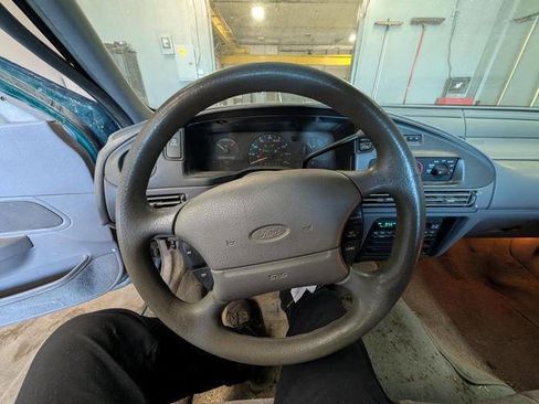 Used 1995 Ford Taurus Sedan FWD image 32