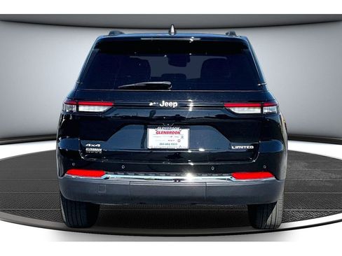 Used 2024 Jeep Grand Cherokee Limited AWD/4WD image 5