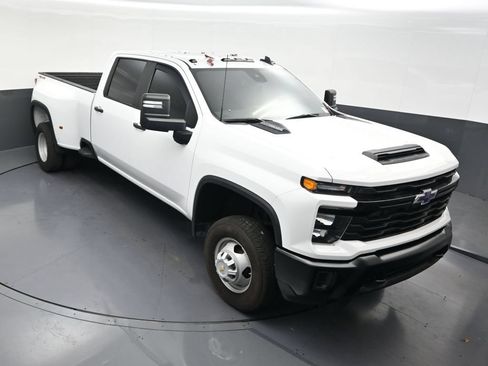 Used 2025 Chevrolet Silverado 3500 W/T AWD/4WD image 21