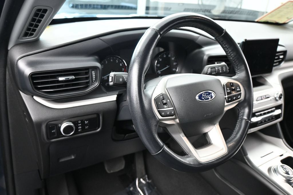 Used 2023 Ford Explorer XLT RWD image 15
