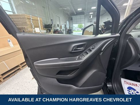 Used 2020 Chevrolet Trax LT w/ LT Convenience Package FWD image 30