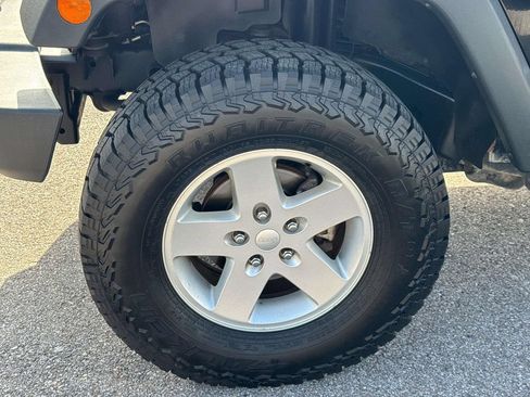Used 2017 Jeep Wrangler Unlimited Sport w/ Quick Order Package 24S AWD/4WD image 4
