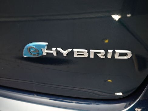 Used 2023 Chrysler Pacifica Pinnacle FWD image 43