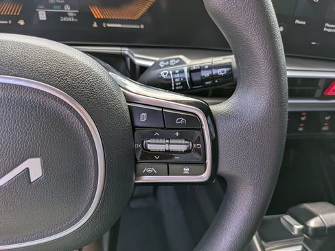Certified 2025 Kia Sorento LX FWD image 31