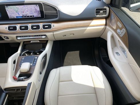 Used 2021 Mercedes-Benz GLE 350 4MATIC w/ Premium Package image 16