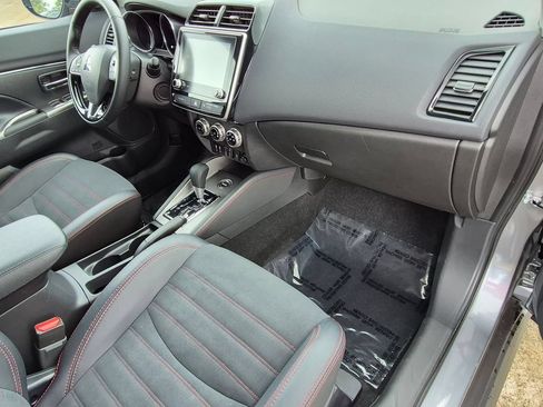 Used 2025 Mitsubishi Outlander Sport SE AWD/4WD image 31