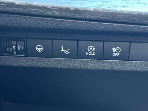 Certified 2023 Nissan Ariya FWD image 32