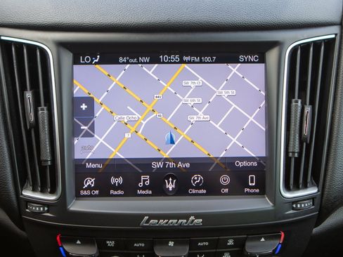 Used 2019 Maserati Levante image 32