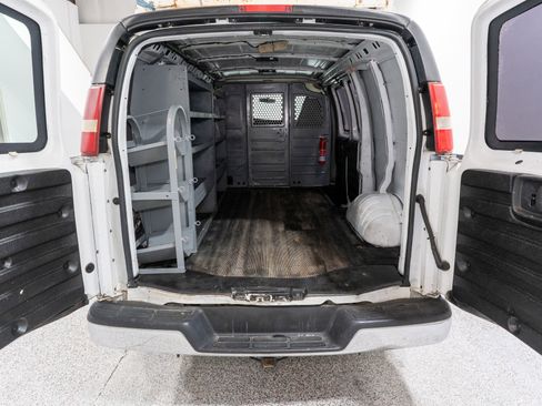Used 2017 GMC Savana 2500 image 9