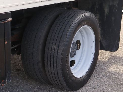 Used 2017 Ford F550 2WD Regular Cab Super Duty image 50