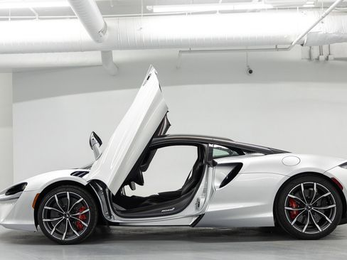 Used 2023 McLaren Artura image 14