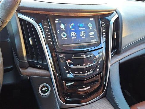Used 2019 Cadillac Escalade Premium Luxury image 15